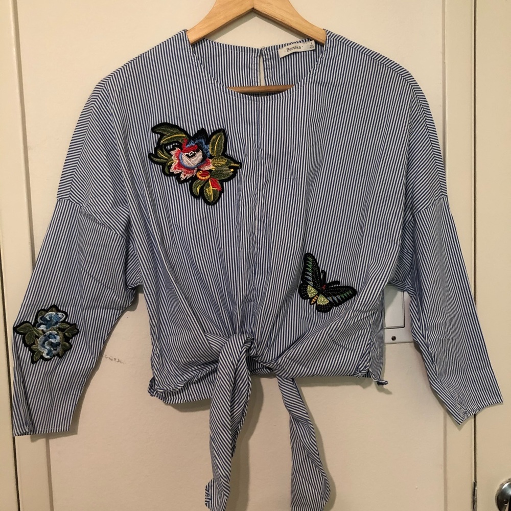 Stripe embroidered patches tied top